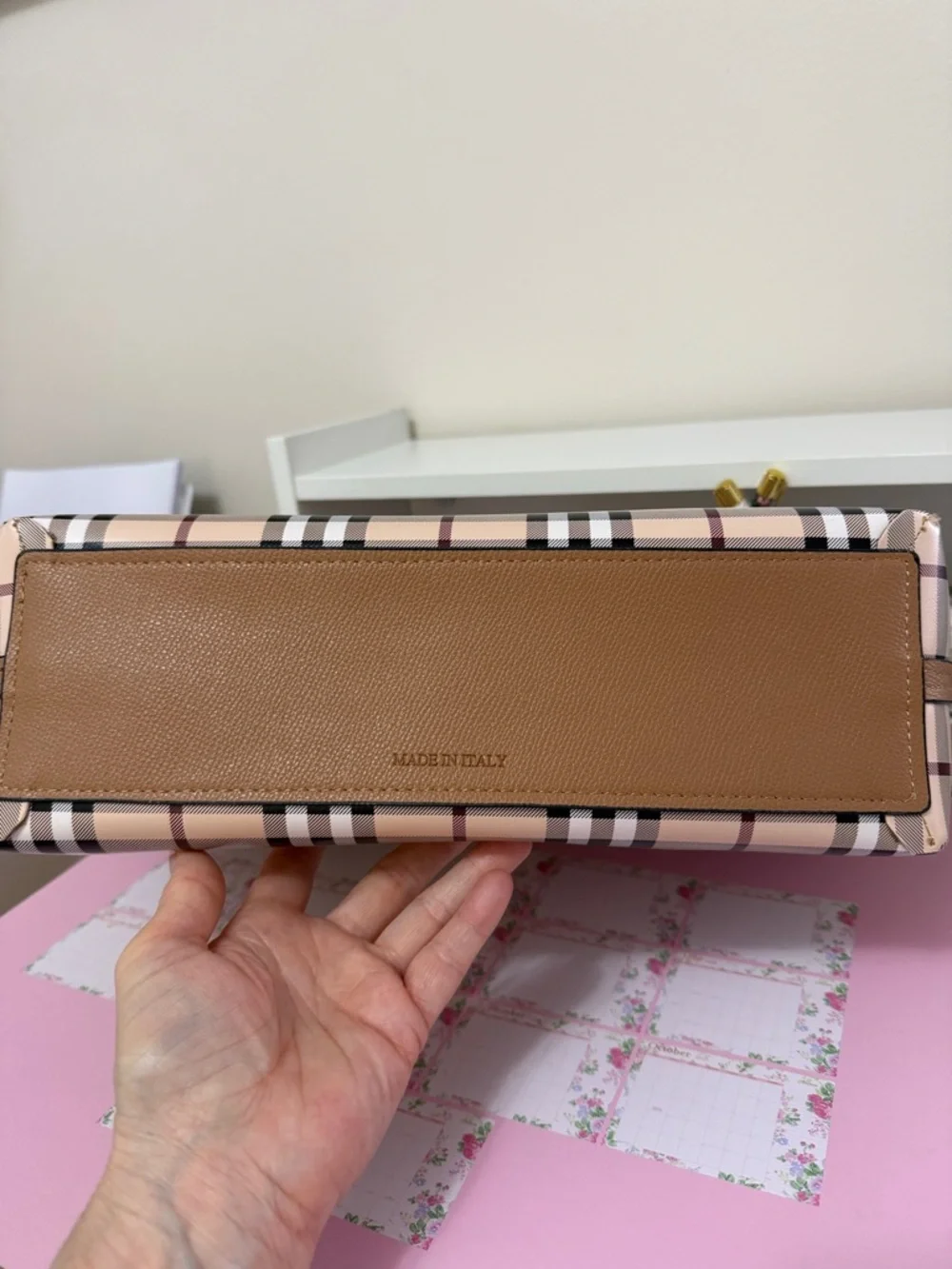 Classic Plaid Tote Bag in Beige - Picture 5 of 10